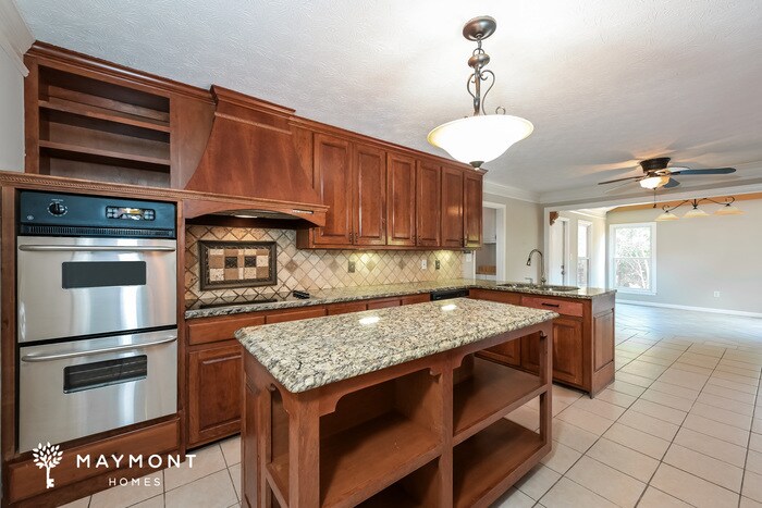 Building Photo - 4806 Castlewood Dr SW
