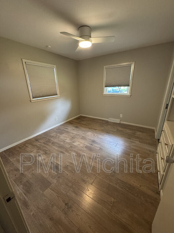 Building Photo - 840 N Waddington Ave