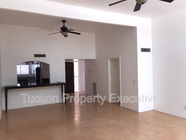 Building Photo - 2839 E Weymouth Cir