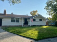 Building Photo - Newly Remodeled 5 Bed, 3 Bath Home – 2-Car...