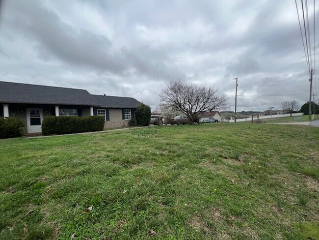 Building Photo - Move In Ready!!