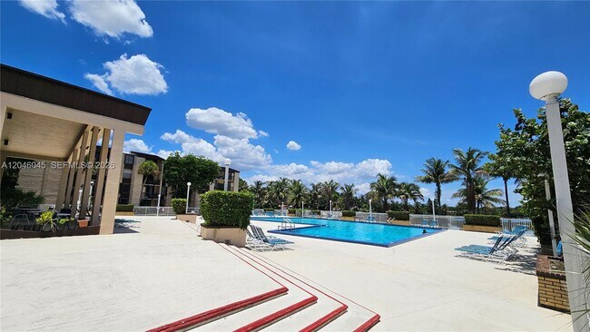 Building Photo - 14311 N Kendall Dr
