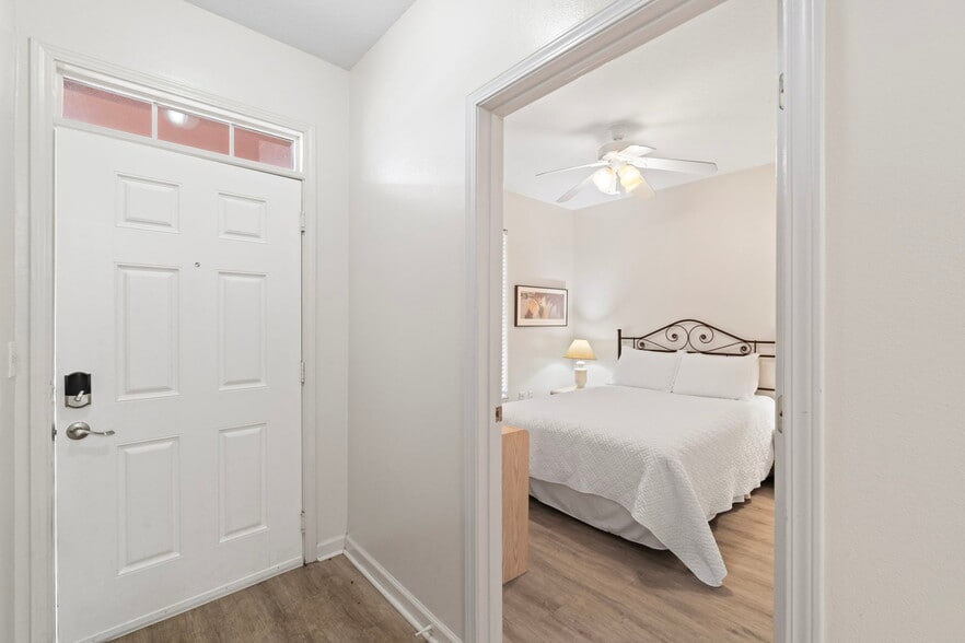 Building Photo - 225 Atlantis Cir