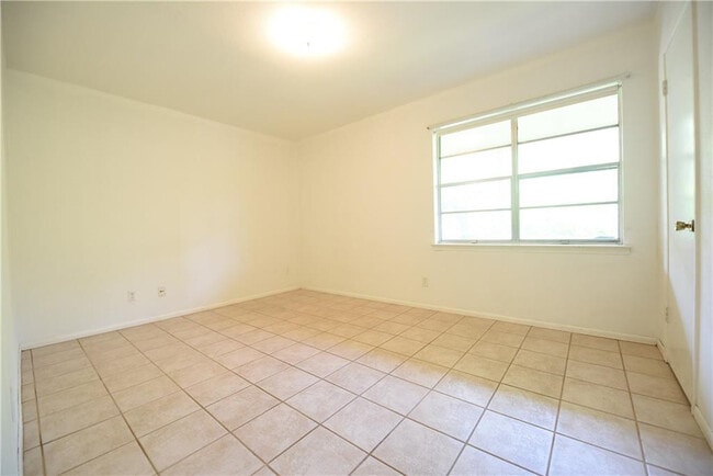 Building Photo - 1139-1139 Haines Ave