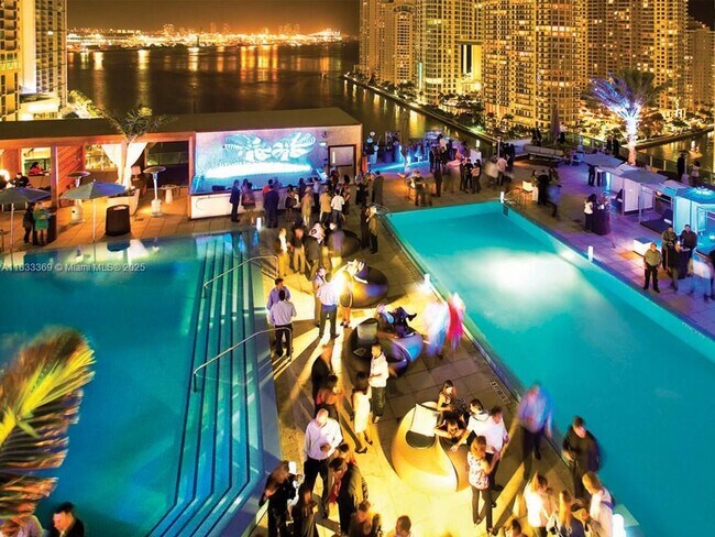 Building Photo - 200 Biscayne Blvd Way