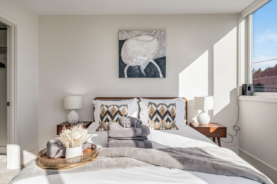 Building Photo - 4301 Dayton Ave N