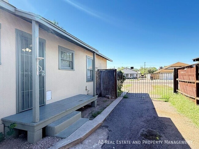 Building Photo - 3809 N 9th Pl