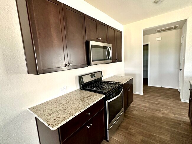 Building Photo - 425 Middle Green Loop