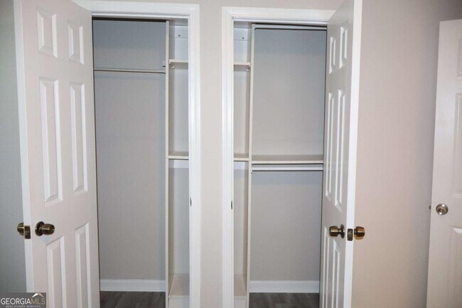 Building Photo - 308 Mill Pond Ct SE