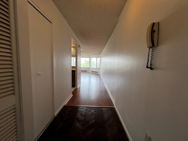 Building Photo - 10 Stewart Pl