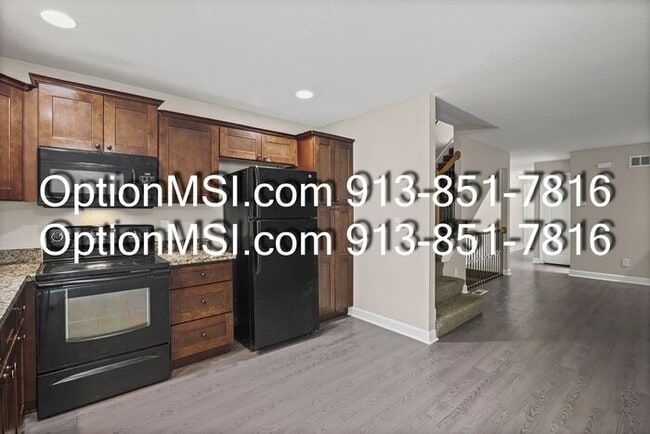 Building Photo - Townhome available in Piper schools