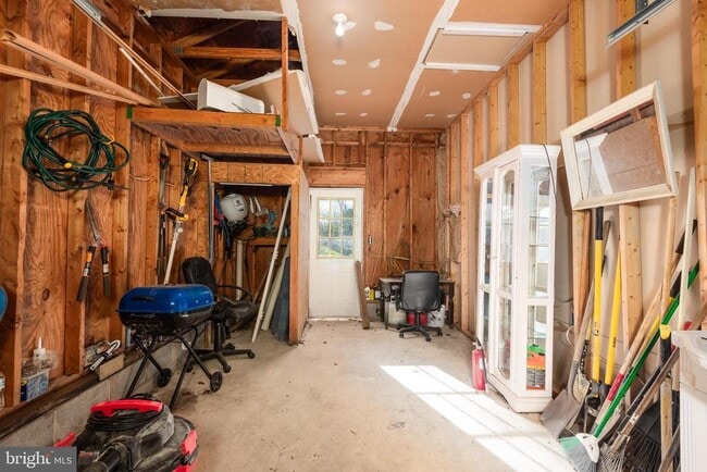 Building Photo - 8460 Colony Cir