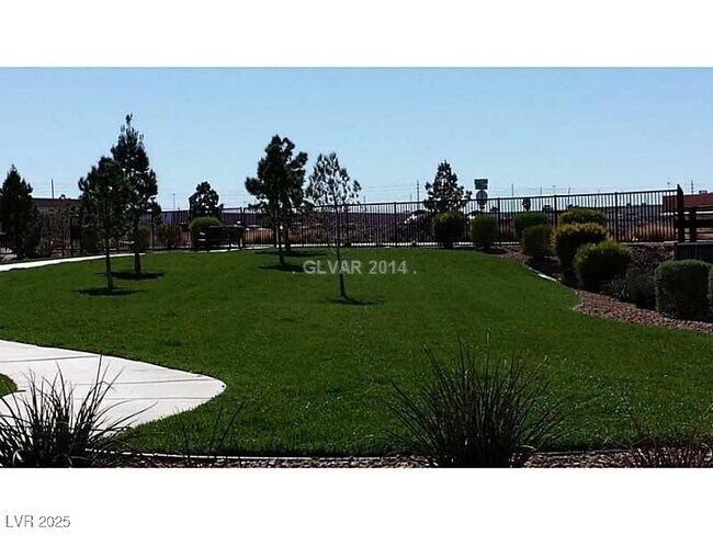 Building Photo - 680 Sumatra Pl