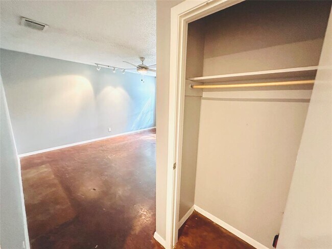 Building Photo - 3424 Willowrun Dr