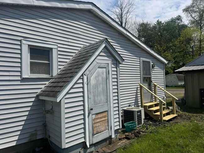 Building Photo - 4956 Island Dr