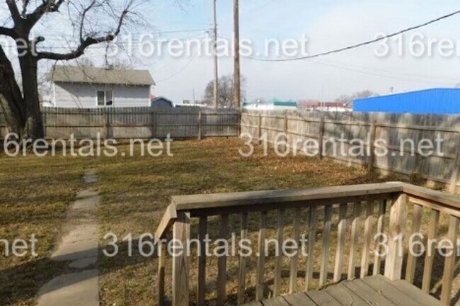 Building Photo - 621 Osage St