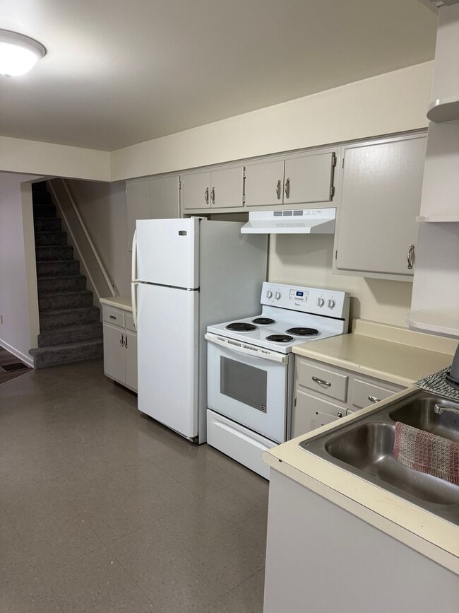 Building Photo - 112 S Fayette St