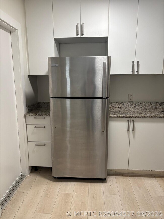 Building Photo - 600 NE 46th Ct