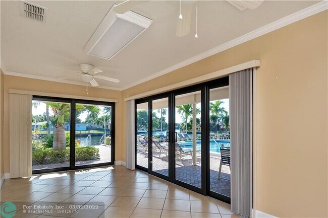 Building Photo - 120 Cypress Club Dr
