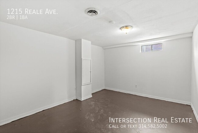 Building Photo - 1215 Reale Ave