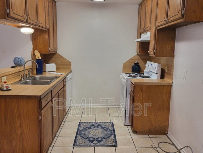 Building Photo - 16124 Shoshone Dr