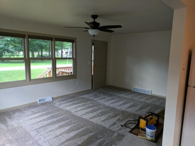 Building Photo - 12916 Ventura Blvd