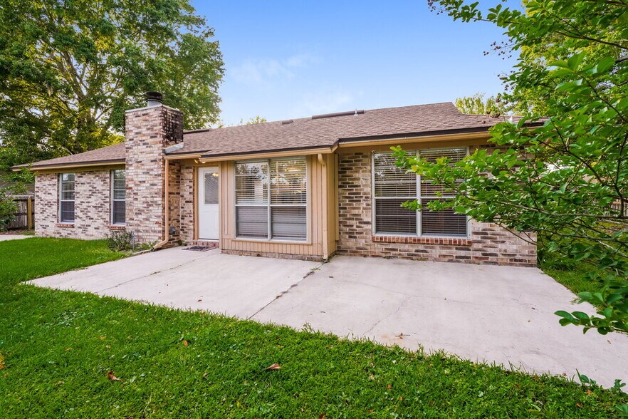 Building Photo - 2677 Aberdeen Ct