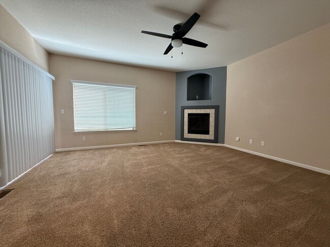 Building Photo - 2 bedroom, 2 1/2 bath condo in the NORTHEAST side of Colorado Springs