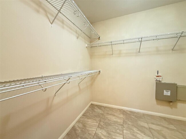 Building Photo - 12811 Mills Breeze Dr