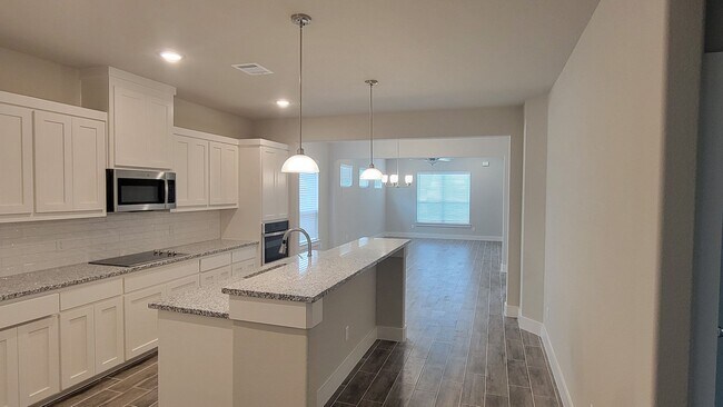 Building Photo - 3/2/2 Godley ISD + Pet Welcome Sprinklers - WALK IN SHOWER