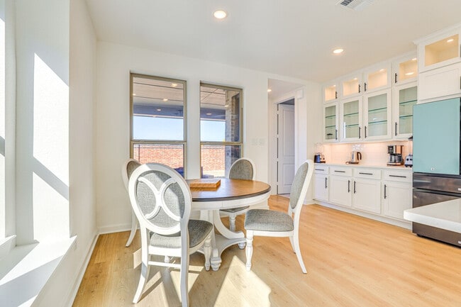 Building Photo - 27118 Berry Bright Dr