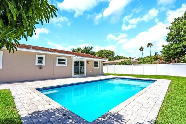 Building Photo - 105 Palamino Cir