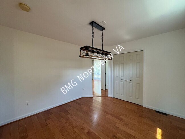 Building Photo - 1909 Rollins Dr