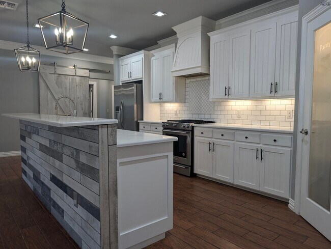 Building Photo - 2916 S Shepherds Glen