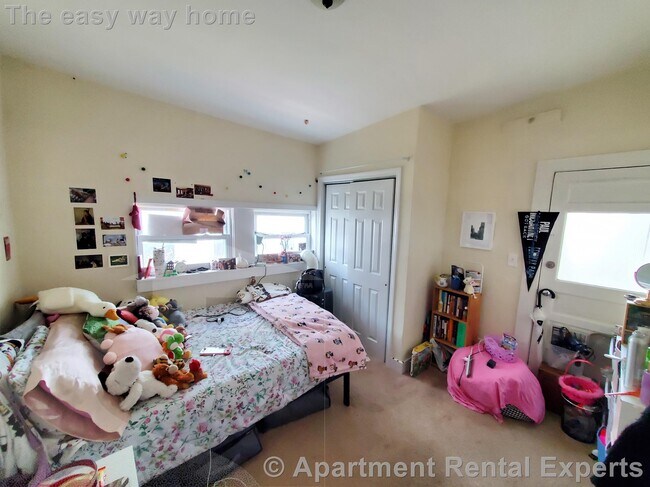 Building Photo - 58 Medford St