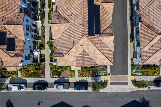 Building Photo - 30324 Town Square Dr