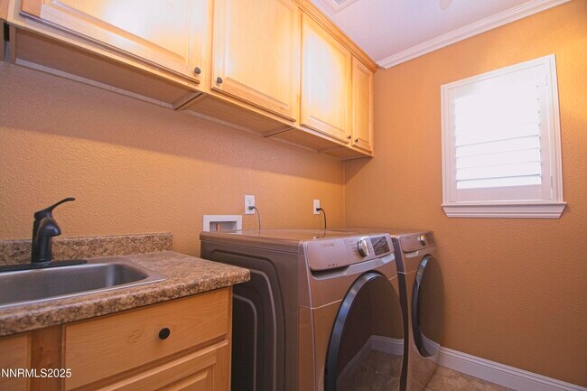 Building Photo - 4920 High Pass Dr