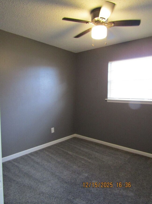 Building Photo - Nice home in the Woodland Hills Area!