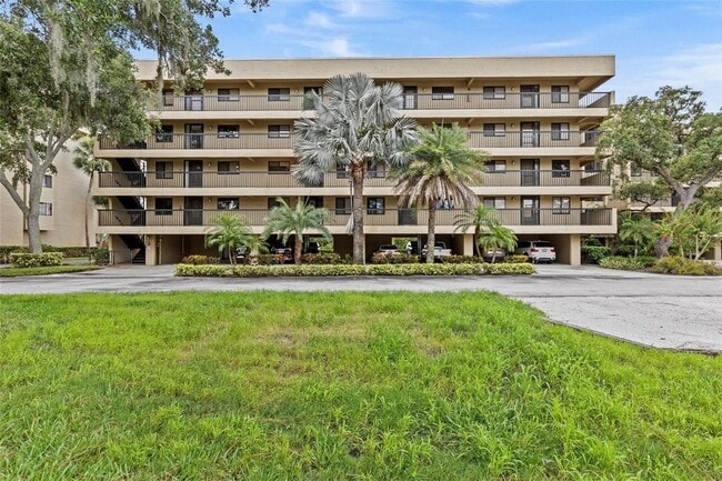 Building Photo - 1942 Golf View Dr