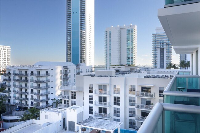 Building Photo - 333 NE 24th St