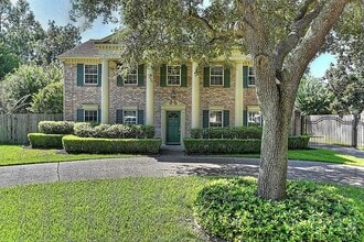 Building Photo - 14627 Carolcrest Dr