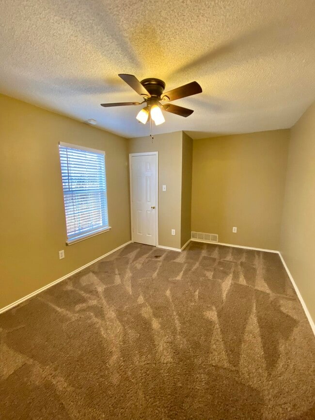 Building Photo - 8107 Temple Ave