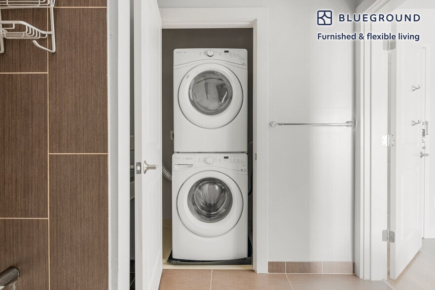 Building Photo - 33 Rogers St