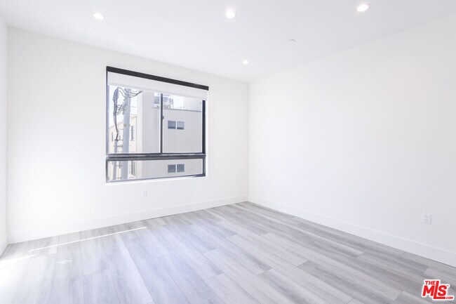 Building Photo - 11800 Courtleigh Dr