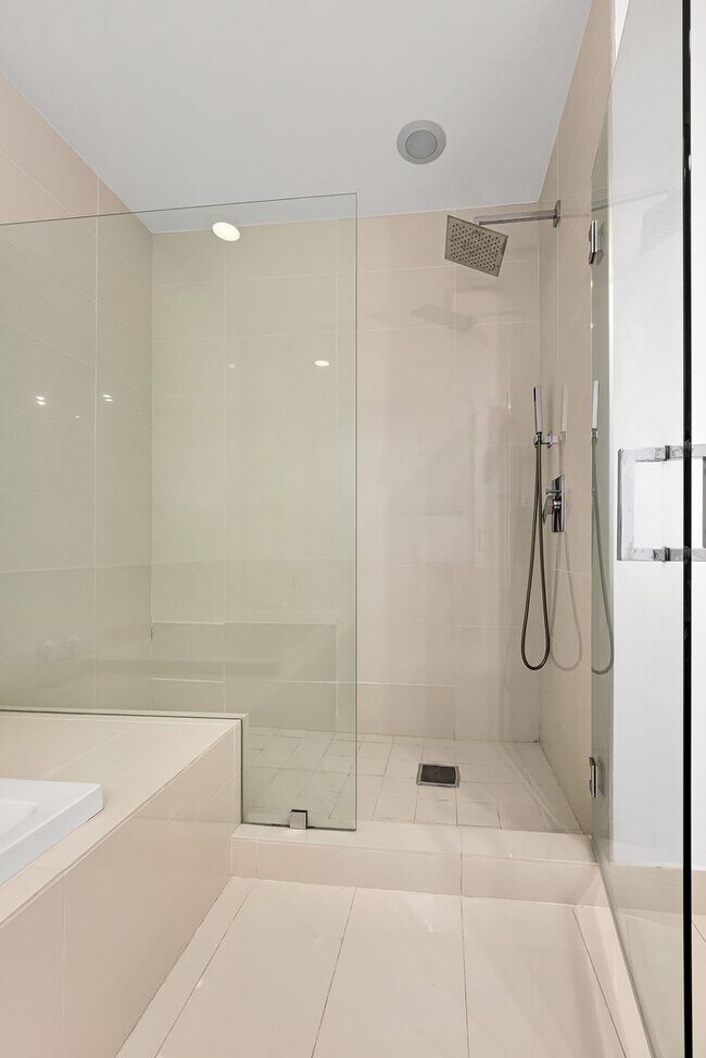 Building Photo - Remarks:	Enjoy stunning Skyline and Bay views from the wraparound balcony of this furnished 2-bed...