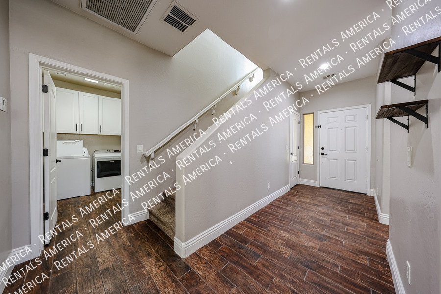 Building Photo - 7223 N 73rd Dr