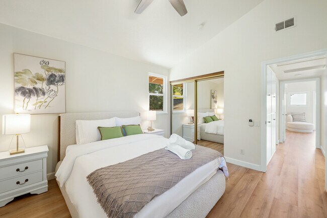 Building Photo - 10961 Limetree Dr