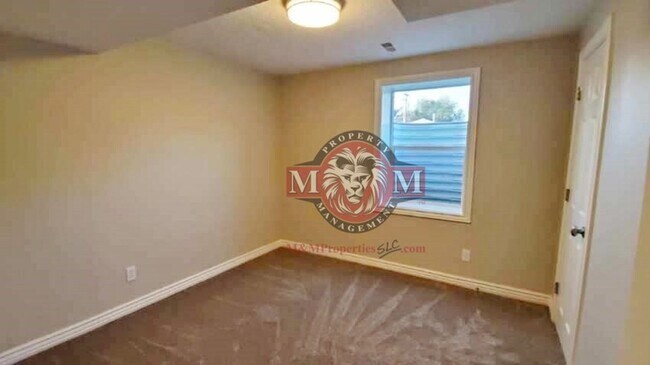 Building Photo - 5 Bd 3 Ba Remodeled Home in Midvale