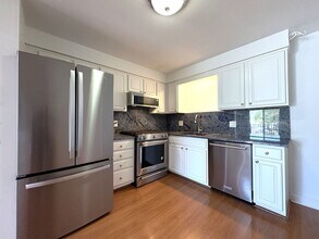 Building Photo - Beautifully maintained 2 bedroom Condo on Andover/Lawrence border