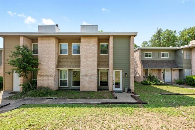 Primary Photo - 6411 Chimney Creek Cir